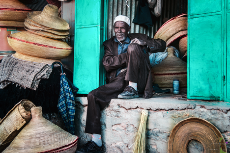 Venditore-di-ceste-di-Paglia-al-Mercato-di-Adissa-Beba-Etiopia-Dancalia.png