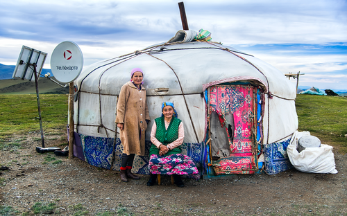 Donne-Nomadi-nella-Valle-dello-Tsengel-Mongolia.png