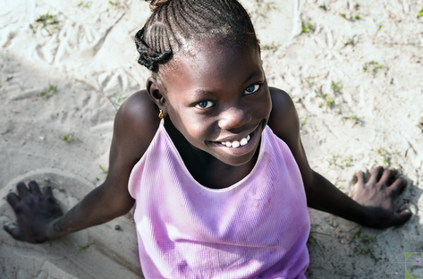 la-ragazza-sorridente-del-Senegal.png