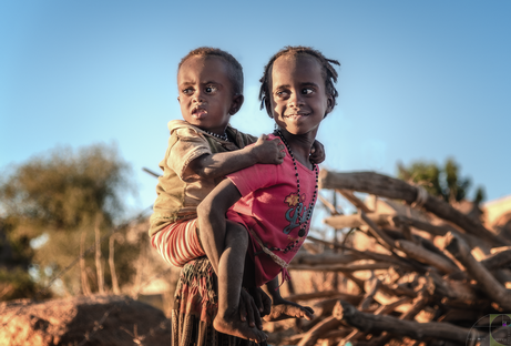 bambini al villaggio di Barentu Eritrea.png